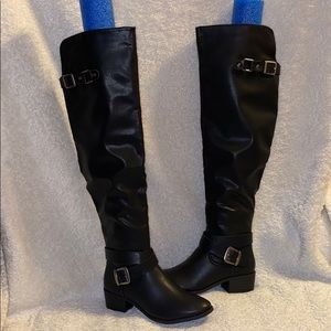 KNEE HIGH BLACK BOOTS!!